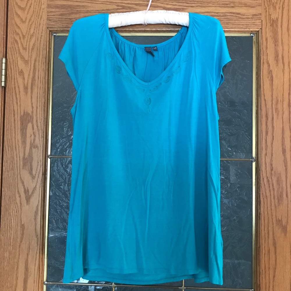Short Sleeved T-Shirt. ⭐️SALE 3/$20⭐️